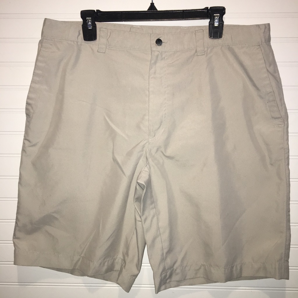 Callaway Mens golf shorts - size 38